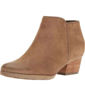 Blondo  Villa Waterproof Ankle Bootie